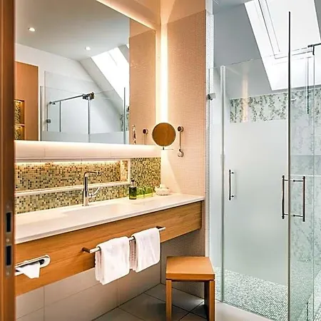 Salvator Iris Porsche Otel