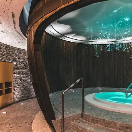 Salvator Iris Porsche 4* فريساش