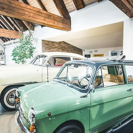 Salvator Iris Porsche 4* فريساش