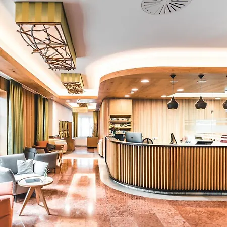 Salvator Iris Porsche 4*