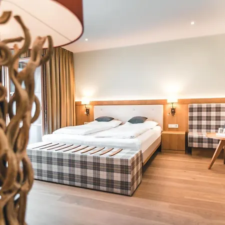 Salvator Iris Porsche 4*