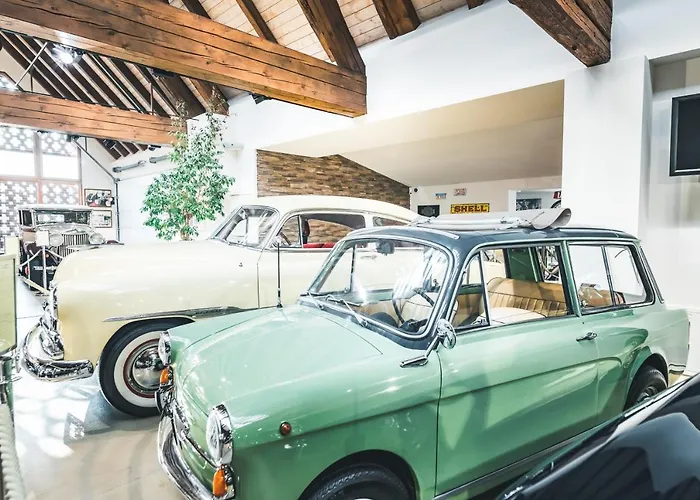 Salvator Iris Porsche 4* فريساش