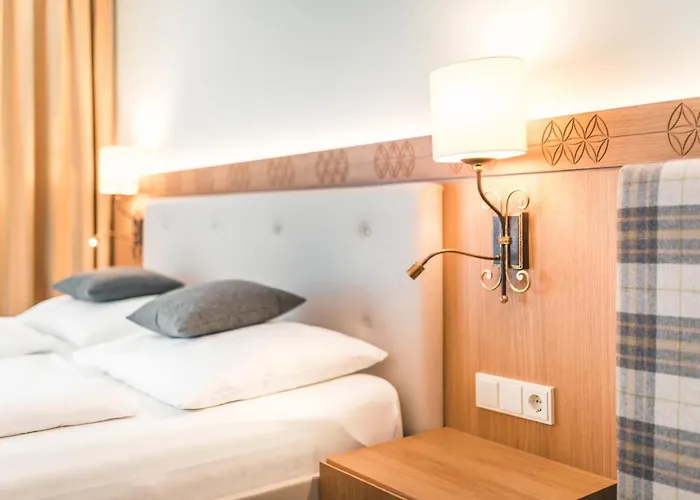 Salvator Iris Porsche 4* فريساش