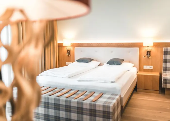 Salvator Iris Porsche 4* فريساش